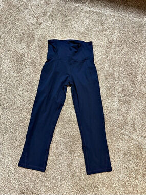 NWOT Xersion Anti-Odor Capri Leggings Blue Small